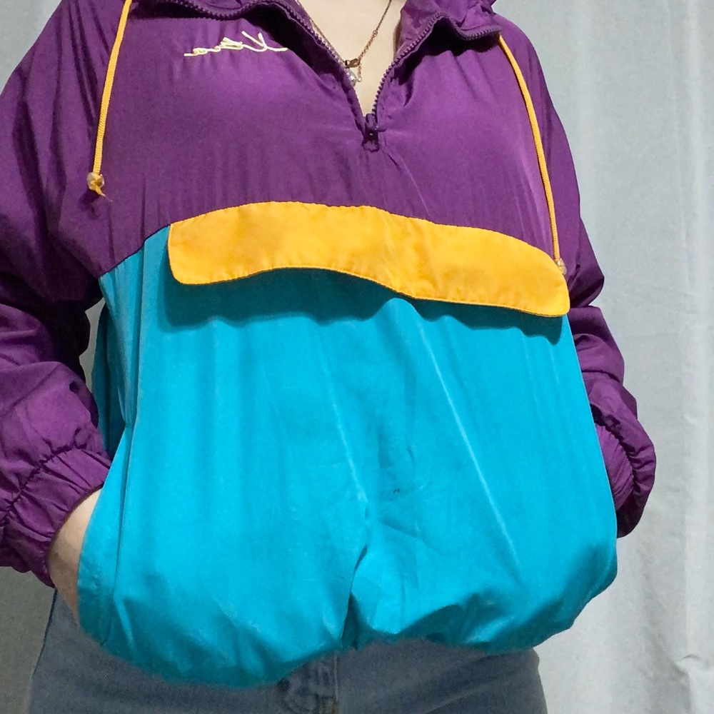 Cropped rain coat size m can fit as s